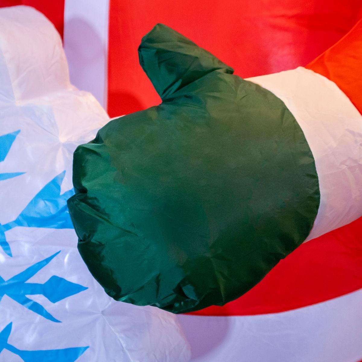 🎅🎄 Santa Claus Inflable Navideño con Luz – 2.13 m x 0.95 m 🎁✨