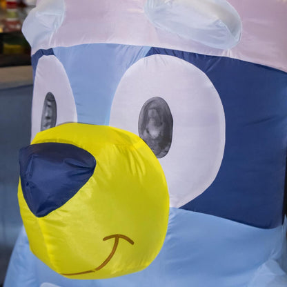 💙🎅 Bluey Inflable Navideño con Luz – 1.20 m de Altura 🎁🎄